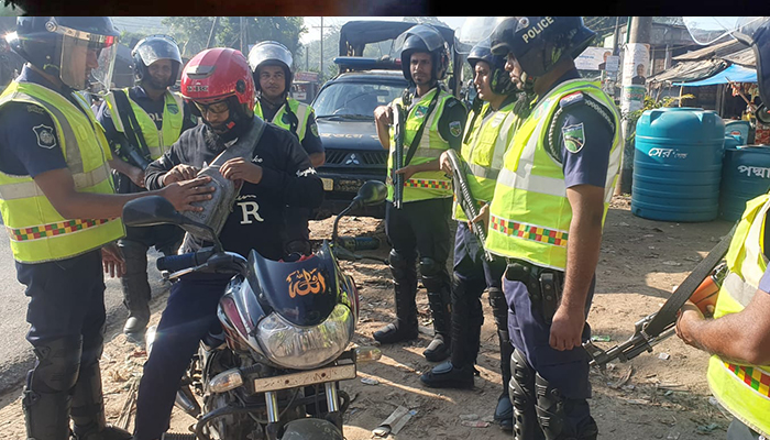 অবরোধে অগ্নিসন্ত্রাস ঠেকাতে কক্সবাজারে কঠোর অবস্থানে আইনশৃঙ্খলা বাহিনী