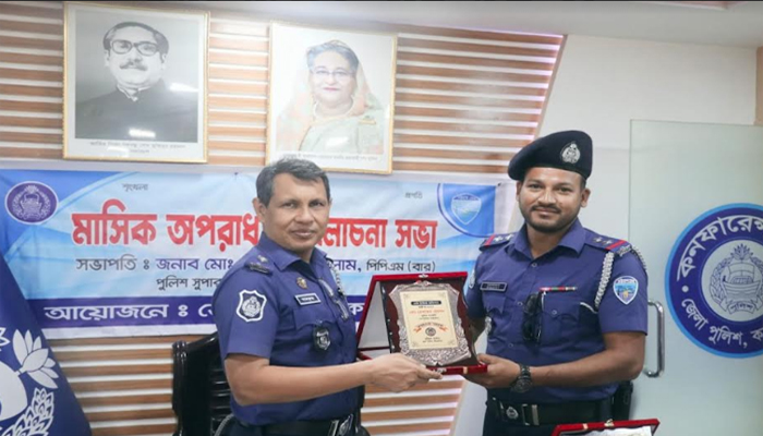 কক্সবাজারে শ্রেষ্ট ট্রাফিক সার্জেন্ট রোবায়েত হোসেন