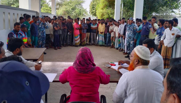 চাঁদপুরে জব্দ নৌকা নিলামে সাড়ে ২২ লাখ টাকায় বিক্রি