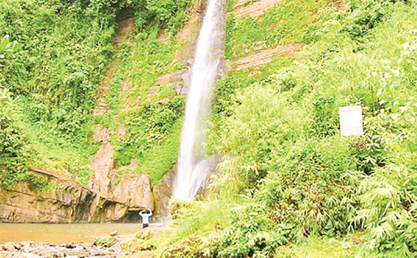 অবরোধে পর্যটকশূন্য মাধবকুণ্ড জলপ্রপাত