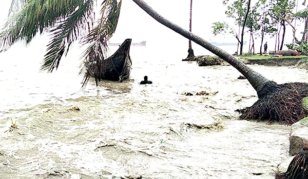 ঘূর্ণিঝড় ‘মিধিলি’ উপকূল অতিক্রম