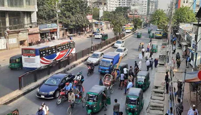 ঢিলেঢালা হরতালে সকাল থেকেই বেড়েছে যান চলাচল