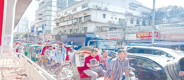 রাজধানীতে ঢিলেঢালা হরতাল