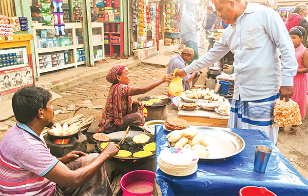 ঘাটাইলে শীতের পিঠা বিক্রির ধুম