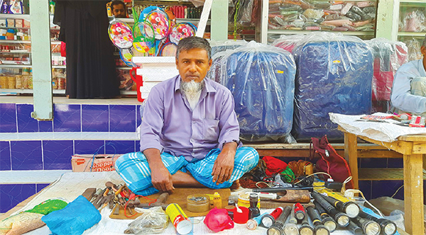 ৫০ বছর ধরে খুলছেন অন্যের তালা