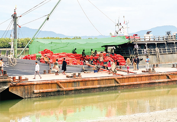 ২১ দিন বন্ধ থাকার পর বাংলাদেশ মিয়ানমার সীমান্ত চালু