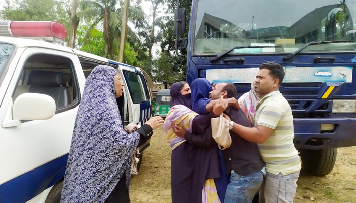 মিরসরাইয়ে পুলিশের আসামী বহনকারী গাড়ির ধাক্কায় নিহত ১