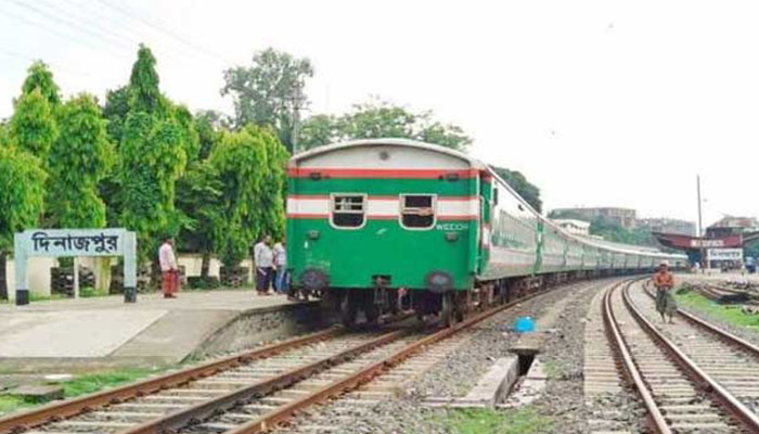 দিনাজপুরে অভিনব কৌশলে কালোবাজারে বিক্রি হচ্ছে ট্রেনের টিকিট 