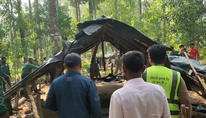 কক্সবাজার উত্তর বনবিভাগের অভিযানে দুই হেক্টর বনভুমি দখলমুক্ত