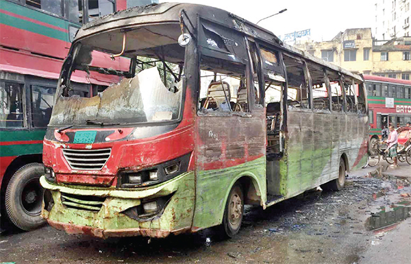 রাজধানীতে সাত যানবাহনে আগুন