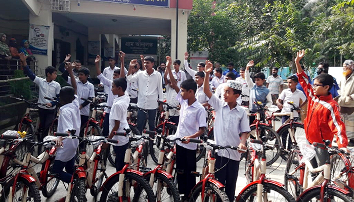 চাঁদপুরে শিক্ষার্থীদের মাঝে বাই-সাইকেল বিতরণ