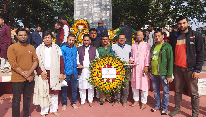 মহান বিজয় দিবসে ফেনী সাংবাদিক ইউনিয়নের শ্রদ্ধা নিবেদন 