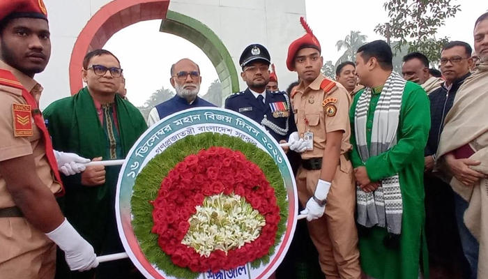 পিরোজপুরে যথাযোগ্য মর্যাদায় মহান বিজয় দিবস পালিত : পূষ্পার্ঘ্য অর্পন করেন মৎস্য ও প্রাণিসম্পদ মন্ত্রী