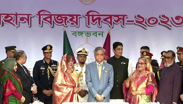 রাষ্ট্রপতির সংবর্ধনা অনুষ্ঠানে বঙ্গভবনে প্রধানমন্ত্রী