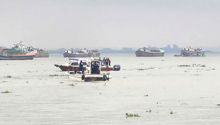 পদ্মায় ট্রলারডুবি: নিহতের সংখ্যা বেড়ে ৩