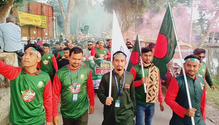 কালকিনিতে ৫০০ ফিট পতাকা নিয়ে সেচ্ছাসেবী সংগঠনের বর্ণাঢ্য র‌্যালী