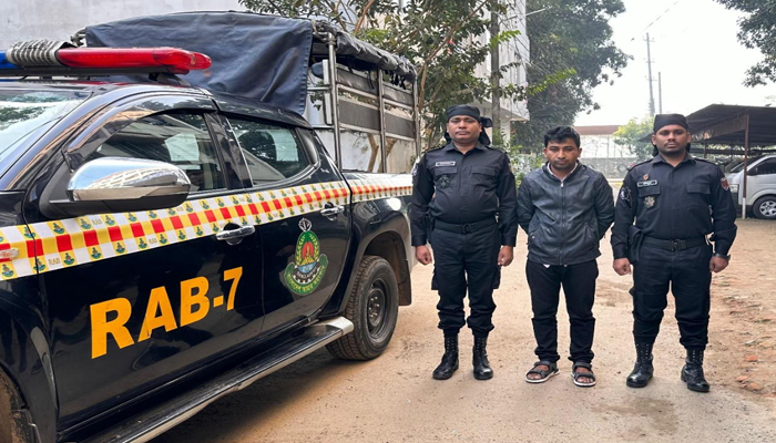 ফেনীতে ফ্ল্যাটের ইন্টেরিয়র ডিজাইন থেকে উদ্ধার হলো ২৭৩০০ পিস ইয়াবা! 