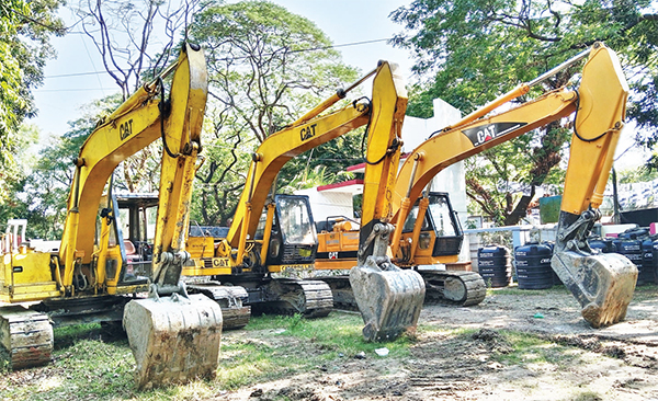 ভ্রাম্যমাণ আদালতের অভিযানে আতঙ্কে মাটি ব্যবসায়ীরা