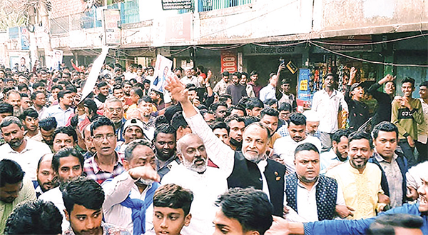 চট্টগ্রামে জমে উঠেছে বিভিন্ন দলের প্রার্থীদের প্রচারণা