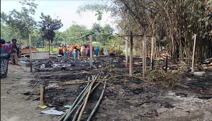 অগ্নিকান্ডে ৭টি পরিবারের প্রায় ১৯ লক্ষ টাকার ক্ষয়ক্ষতি, পুড়ে যায়নি পবিত্র কোরআন শরিফ