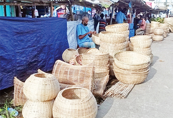 বিলুপ্তির পথে বাঁশের তৈরি সামগ্রী