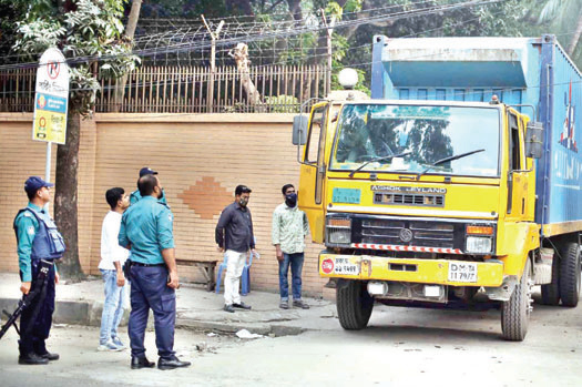 কঠোর নিরাপত্তায় প্রথম দফায় ব্যালট পেপার গেল ১৩ জেলায়