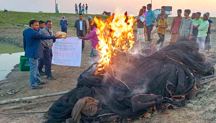 নেত্রকোণায় অভয়াশ্রমে মাছ শিকারের দায়ে জাল পুড়িয়ে বিনষ্ট