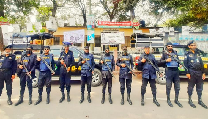 সংসদ নির্বাচনকে সামনে রেখে মানিকগঞ্জে র‌্যাবের টহল জোরদার 