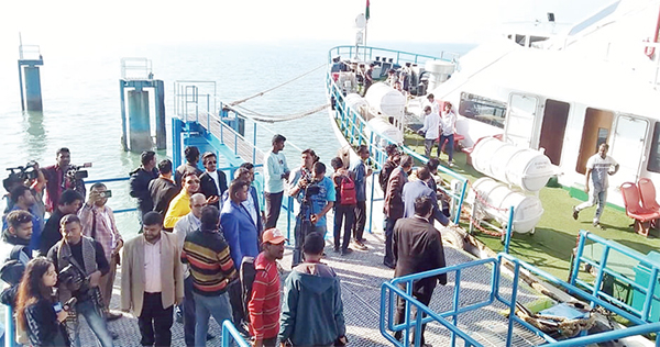 ইনানী-সেন্টমার্টিন সাগর পথে যাত্রা করল পর্যটকবাহী জাহাজ