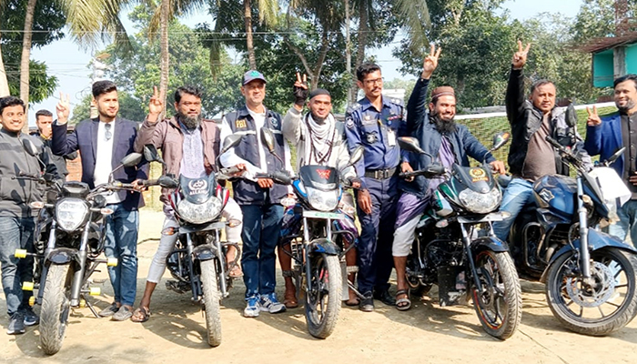 চুরি যাওয়া মটরসাইকেল উদ্ধারের পর প্রকৃত মালিকের কাছে হস্তান্তর