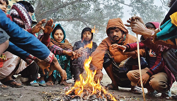 তীব্র শীতে অসহায় দিন কাটাচ্ছেন ছিন্নমূল জনগোষ্ঠী