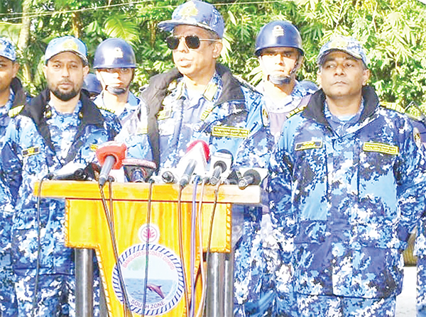 ভোলায় রক্ষায় কোস্ট গার্ডের কার্যক্রম পরিদর্শন করেন কোস্ট গার্ড মহাপরিচালক