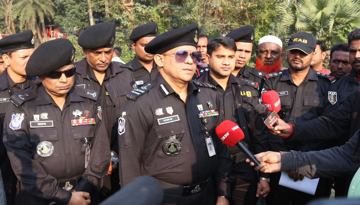 র‌্যাব-১২’র উদ্যোগে সিরাজগঞ্জে আত্মসর্পণকারী ১৪ চরমপন্থীর মৎস্য প্রকল্প উদ্ধোধন 