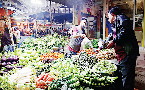 হঠাৎ বেড়েছে নিত্যপণ্যের দাম