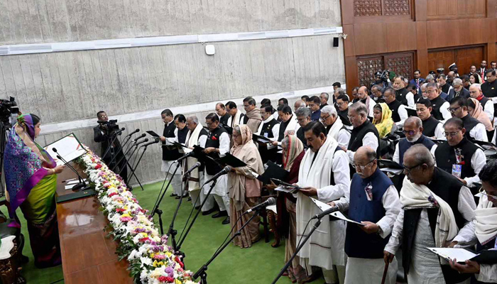 নবনির্বাচিত এমপিদের শপথের মাধ্যমে দ্বাদশ সংসদের যাত্রা শুরু