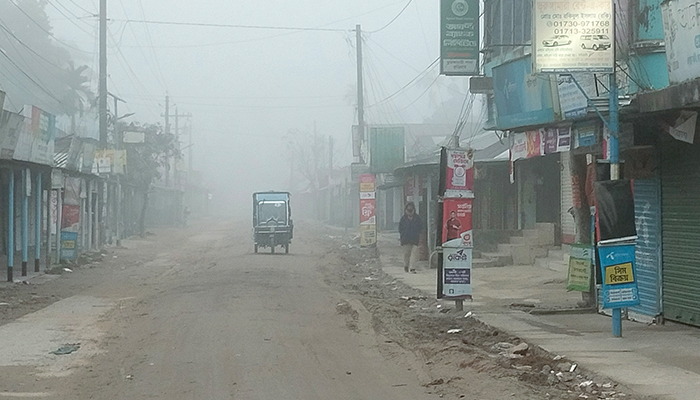 ভূরুঙ্গামারীতে সূর্যের দেখা নেই ৩ দিন, ঠান্ডায় বিপর্যস্ত জনজীবন