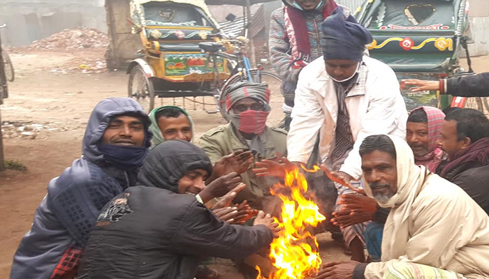 সিরাজগঞ্জে তীব্র শীত ও হিমেল হাওয়া বইছে জনজীবন স্থবির  