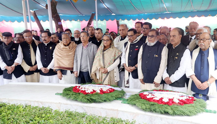 বঙ্গবন্ধুর সমাধিতে প্রধানমন্ত্রী ও নতুন মন্ত্রিসভার শ্রদ্ধা