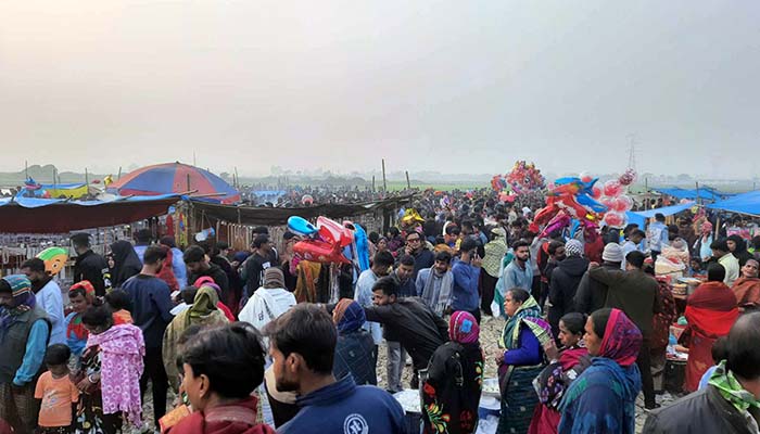 টাঙ্গাইলে পৌষ সংক্রান্তি মেলায় হাজারো মানুষের ঢল 