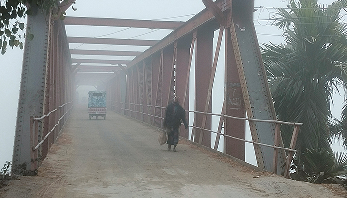 তীব্র শীতে কাপছে ভূরুঙ্গামারী, পর্যাপ্ত বরাদ্দ নেই শীতবস্ত্রের