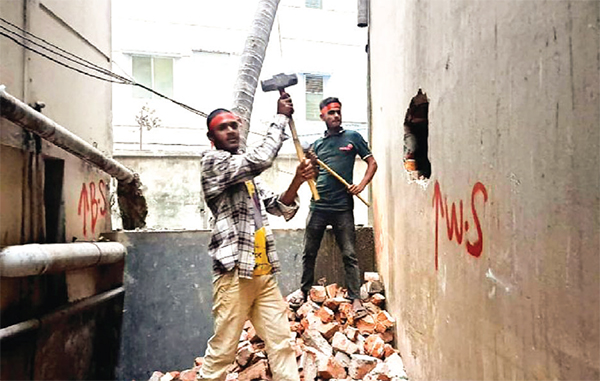 চট্টগ্রামে দখল-নিশ্চিহ্ন খাল উদ্ধারে নেমেছে সিডিএ