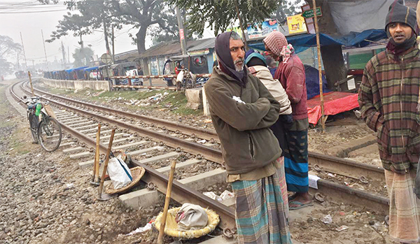 ঈশ্বরদীতে শীতে জনজীবন বিপর্যস্ত