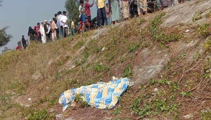 কক্সবাজার মেরিন ড্রাইভে মোটরসাইকেল দুর্ঘটনায় নারীর মৃত্যু