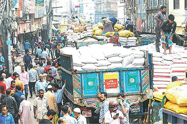 ব্যস্ততা বেড়েছে পাইকারি বাজার চাক্তাই-খাতুনগঞ্জে