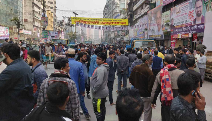 নয়াপল্টনে বিএনপি নেতাকর্মীদের ঢল