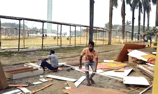 একুশে বইমেলার জন্য প্রস্তুত হচ্ছে সোহরাওয়ার্দী উদ্যান