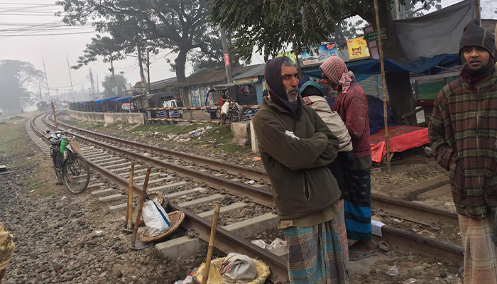 পাবনায় তীব্র শীতে বিপর্যস্ত জীবন, তাপমাত্রা নামলো ৬.৯ ডিগ্রিতে