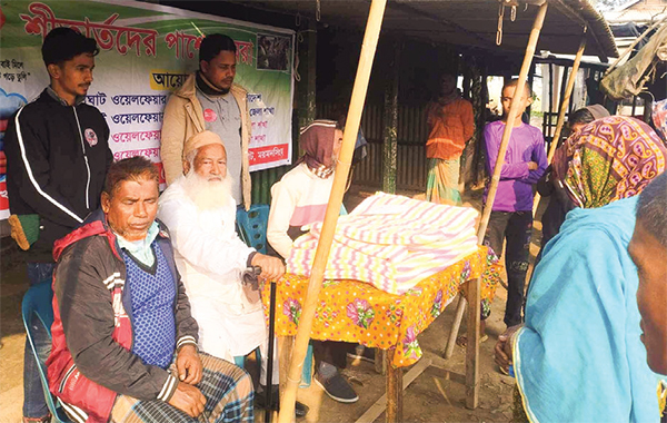 হালুয়াঘাটে শীতার্তদের মাঝে কম্বল বিতরণ