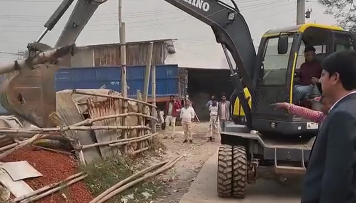 অবশেষে কর্ণপাড়া খাল উদ্ধারে প্রশাসনের অভিযান