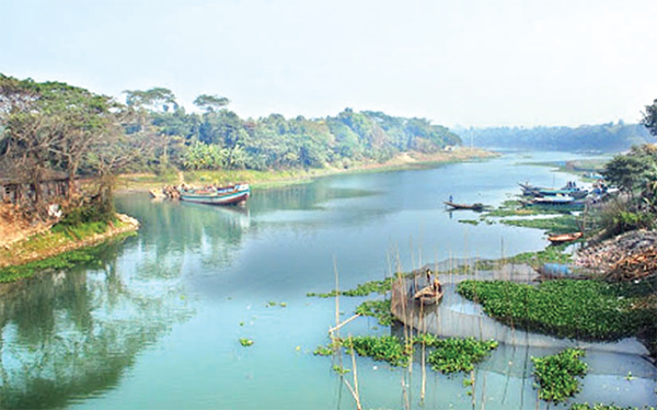 রোগমুক্তির আশায় শিশুকে নদীতে চুবালেন বাবা